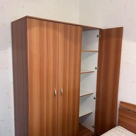 Apartment при Bond-100 м/2 със градина