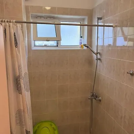 при Bond-100 м/2 със градина Apartment