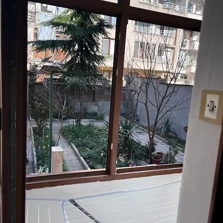 Apartment при Bond-100 м/2 със градина Burgas