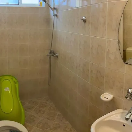 при Bond-100 м/2 със градина Apartment *