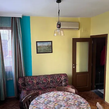 при Bond-100 м/2 със градина Apartment Burgas