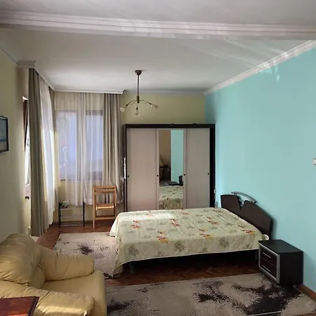 при Bond-100 м/2 със градина Burgas