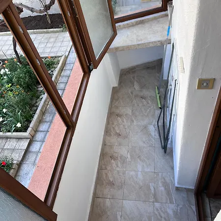 Apartment при Bond-100 м/2 със градина *